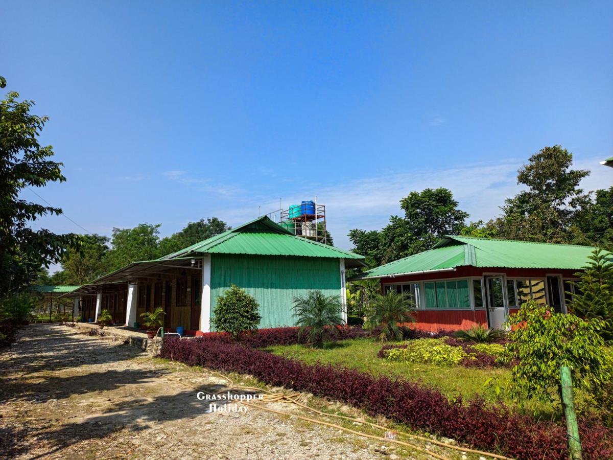 Grasshopper Jungle Queen Resort Chālsa Exterior foto